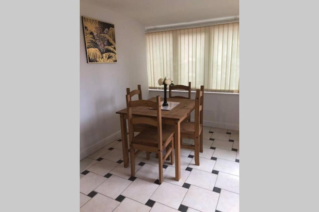 A Home Away From Home Ipswich Bagian luar foto